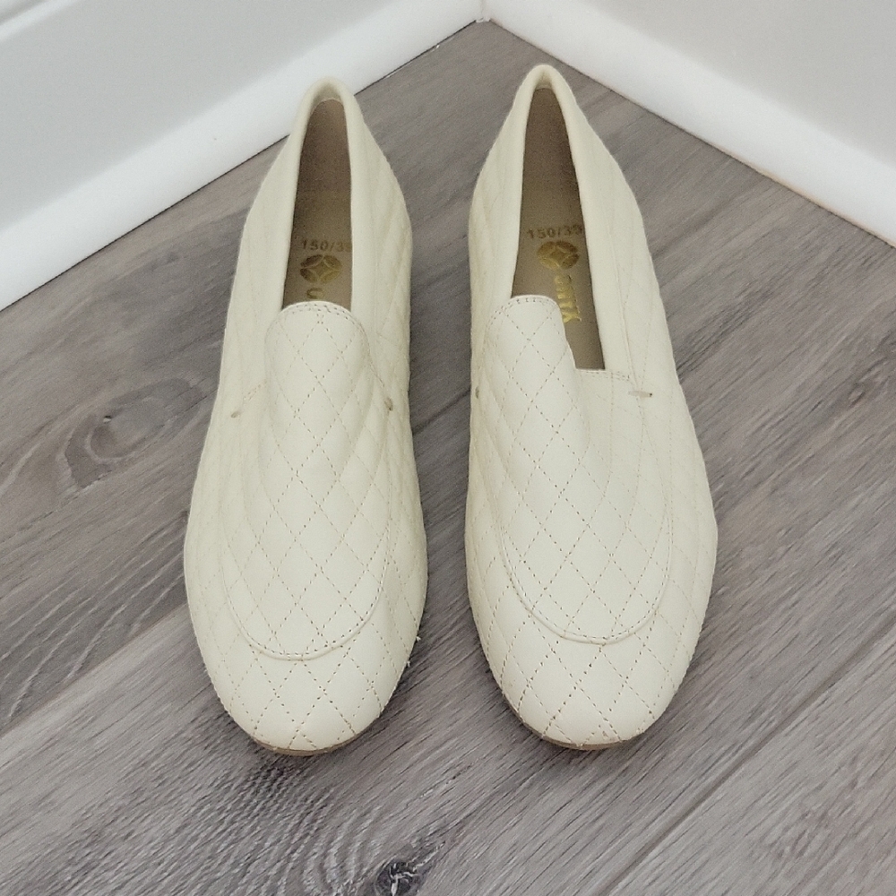 Onyx Women's Slip On Quilted Cream Loafers In Size 8.5 NEW